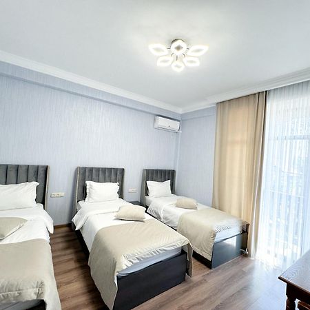 Armenia Hotel Erevan Esterno foto