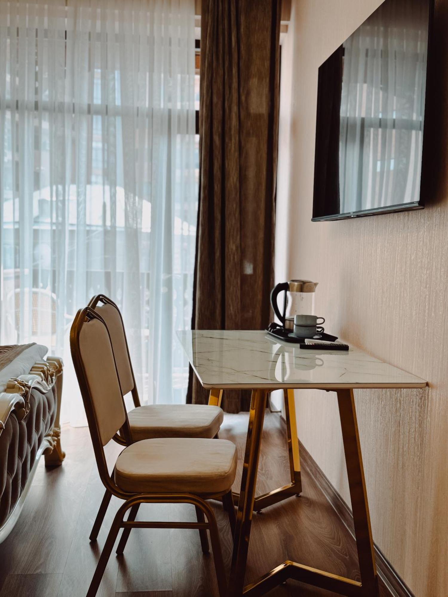 Armenia Hotel Erevan Esterno foto