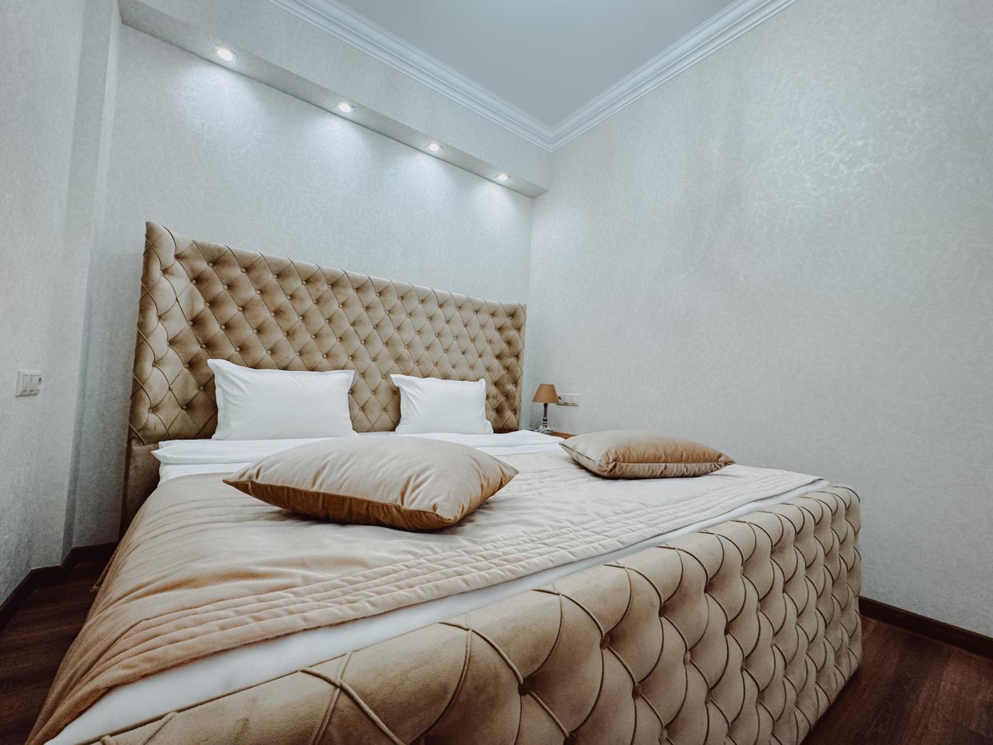 Armenia Hotel Erevan Esterno foto