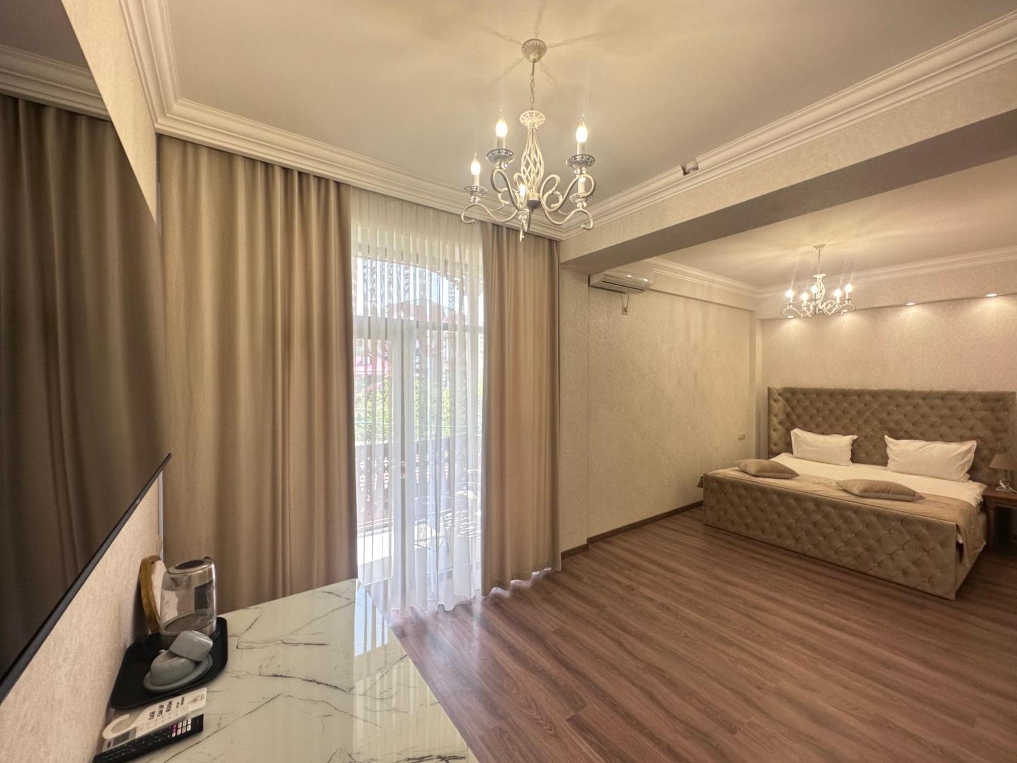 Armenia Hotel Erevan Esterno foto