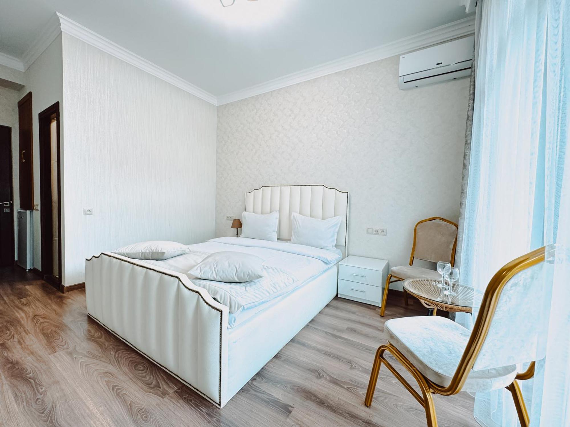 Armenia Hotel Erevan Esterno foto