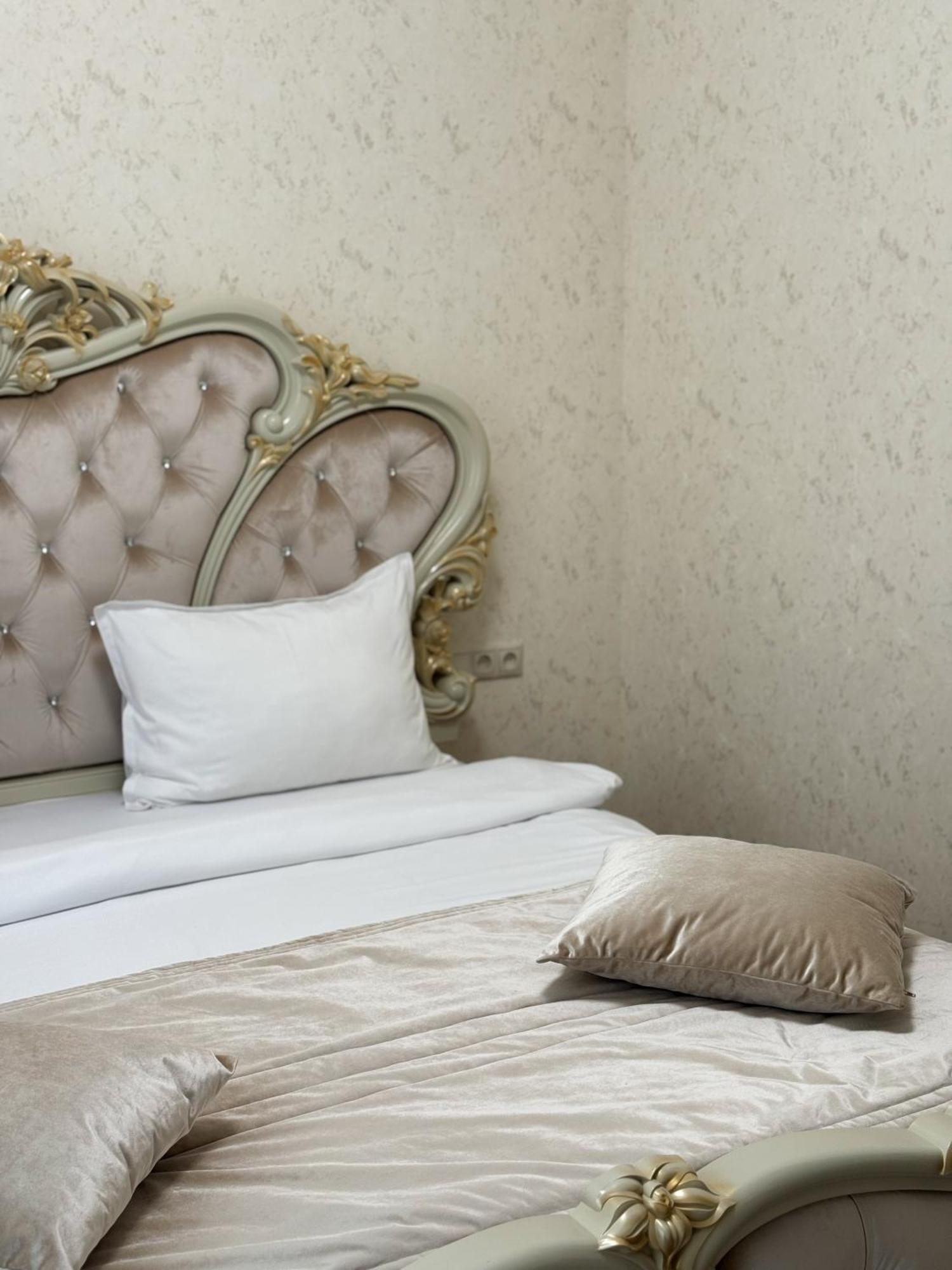 Armenia Hotel Erevan Esterno foto