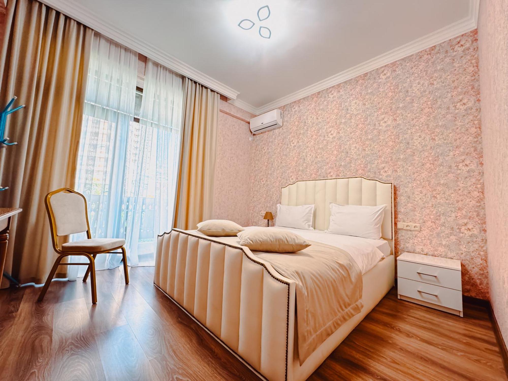 Armenia Hotel Erevan Esterno foto