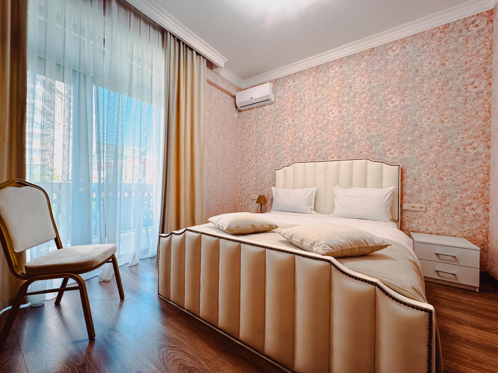 Armenia Hotel Erevan Esterno foto