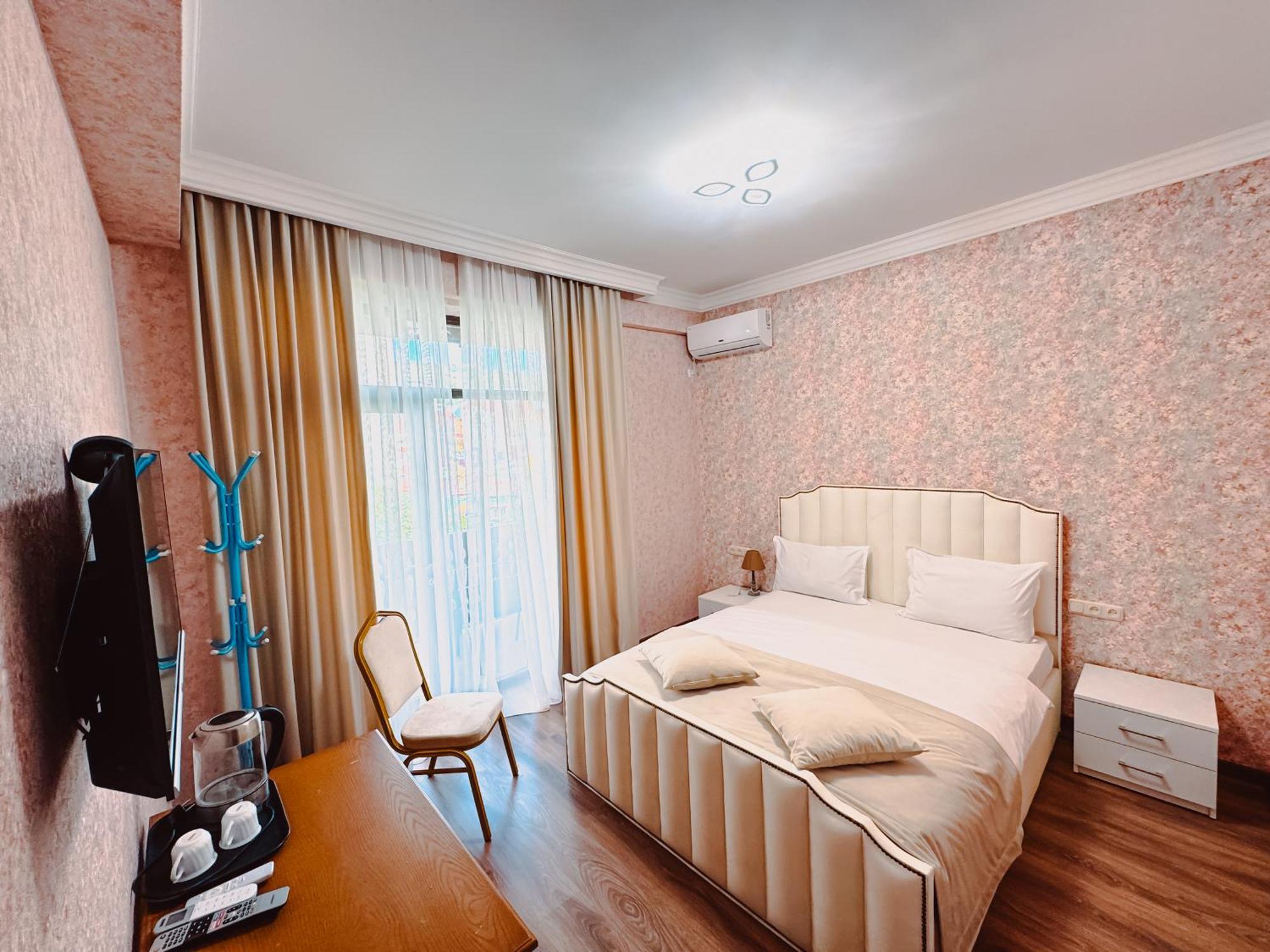 Armenia Hotel Erevan Esterno foto
