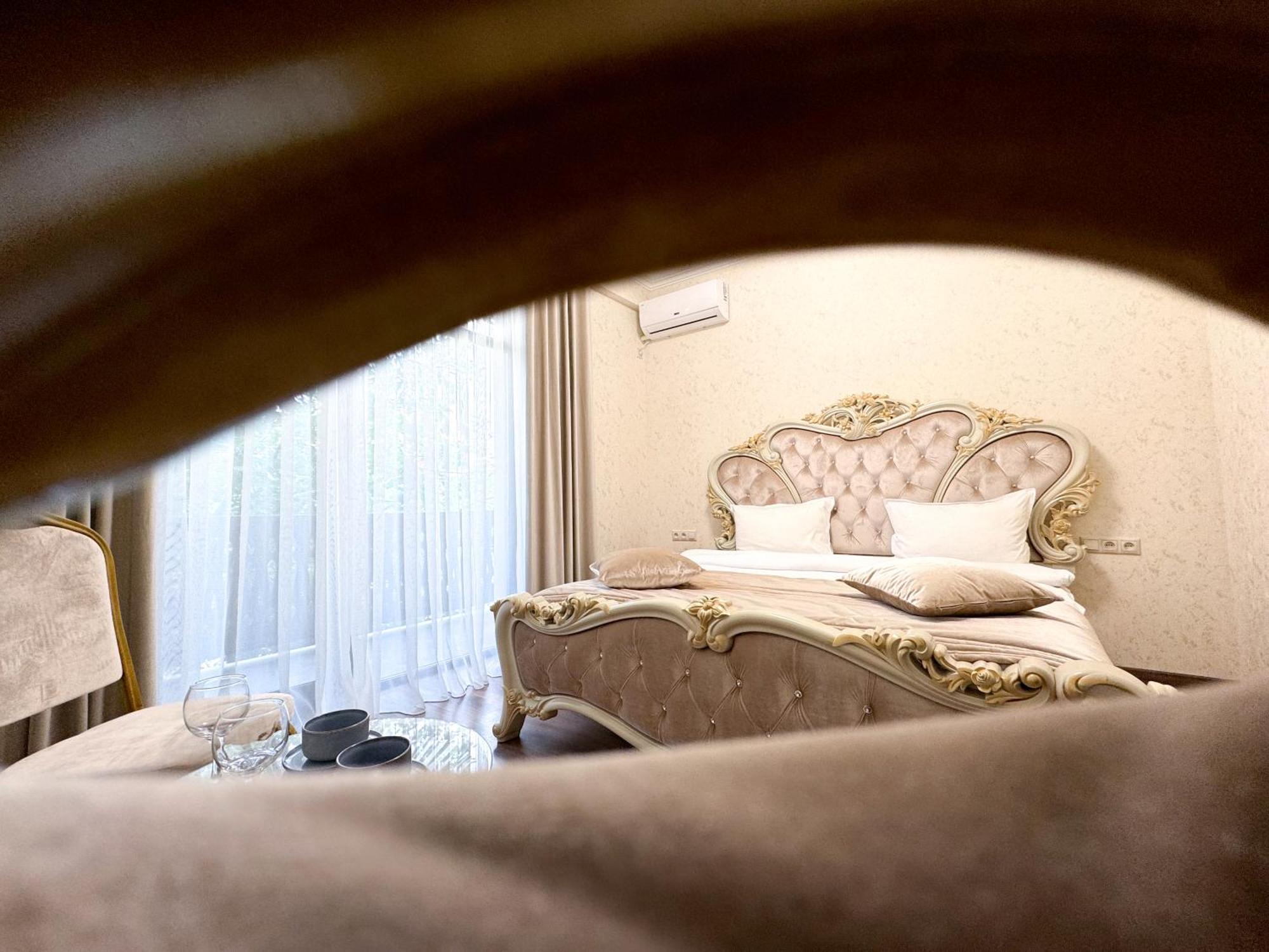 Armenia Hotel Erevan Esterno foto