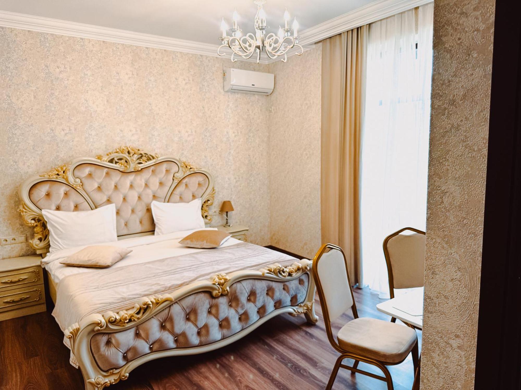 Armenia Hotel Erevan Esterno foto