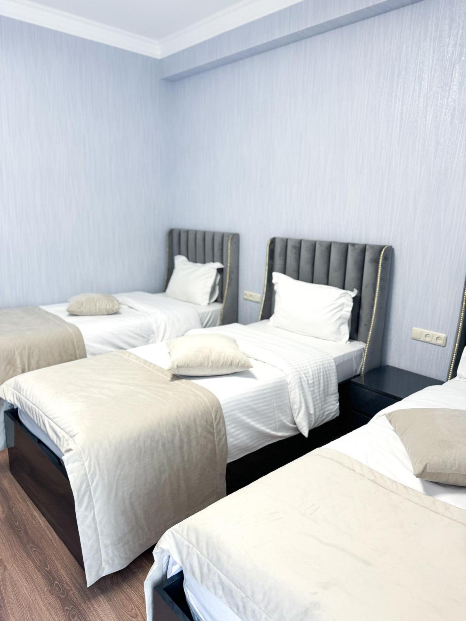 Armenia Hotel Erevan Esterno foto