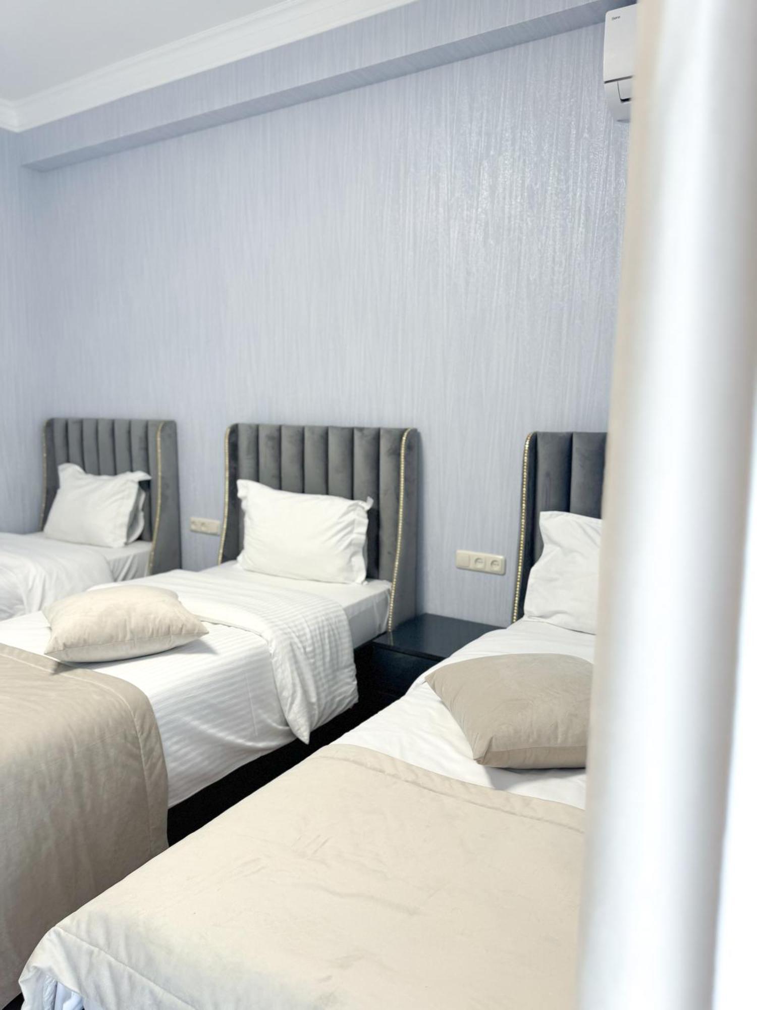 Armenia Hotel Erevan Esterno foto