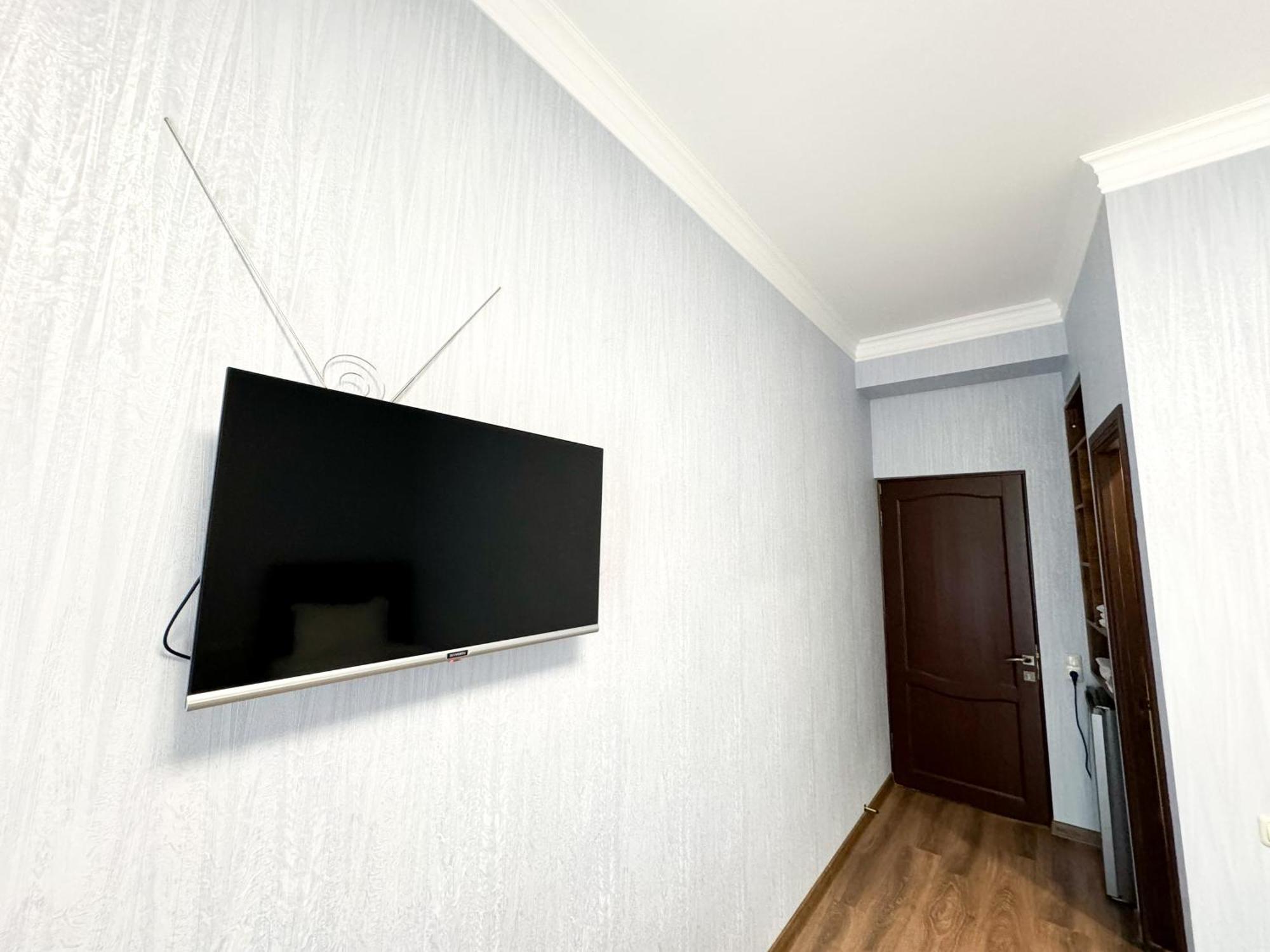 Armenia Hotel Erevan Esterno foto