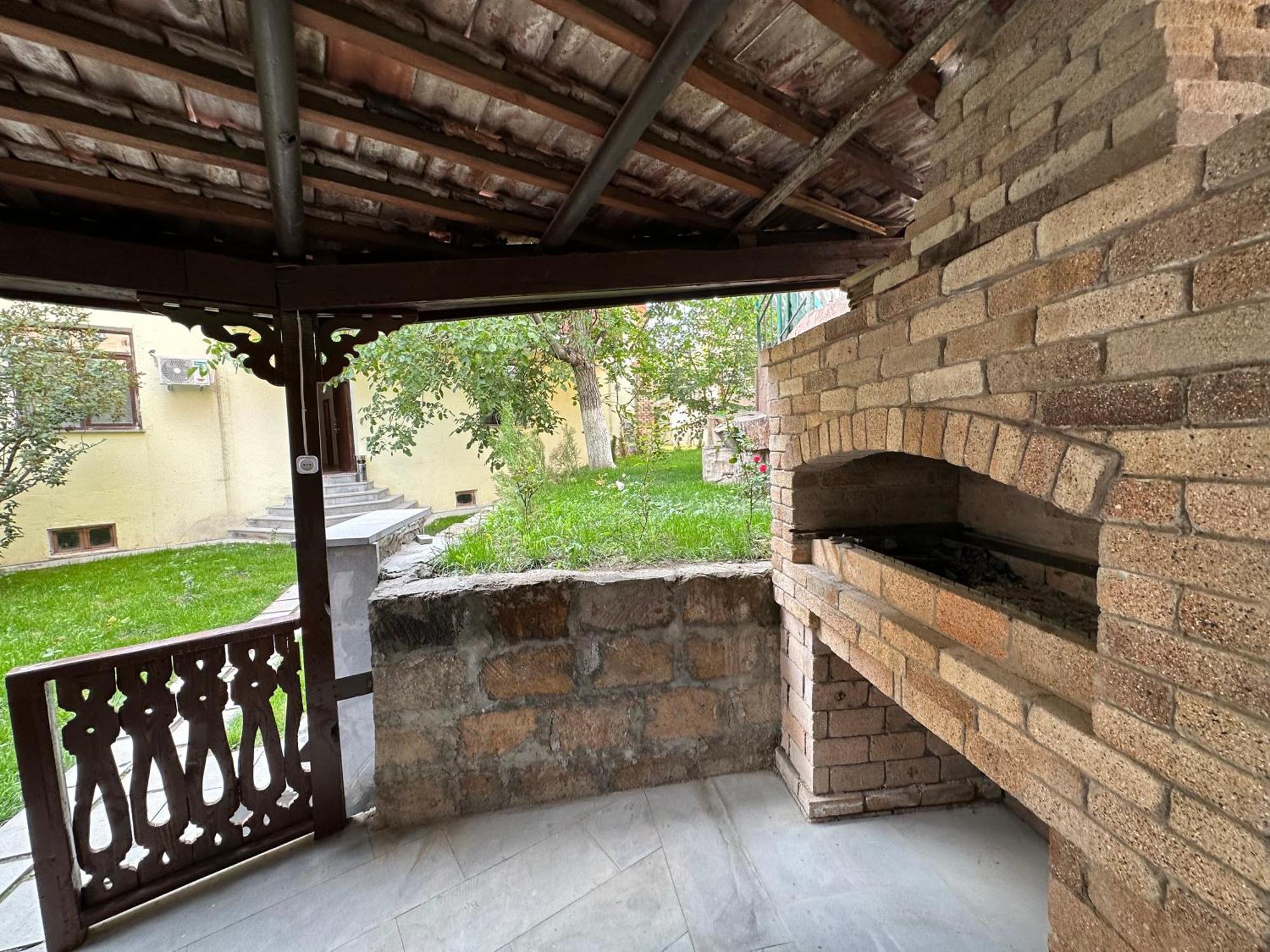 Armenia Hotel Erevan Esterno foto